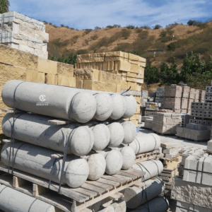 Foto de producción paletizada de bolardo tipo cabeza redonda en concreto.
